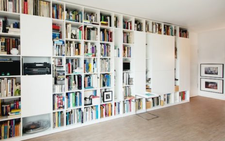 bibliothèque sur mesure dans une maison